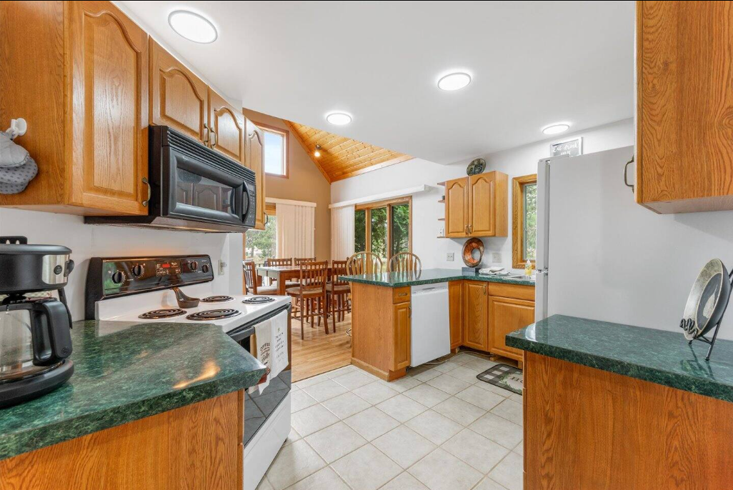 28994 Hanscom Lake Trailway Property Photo 11