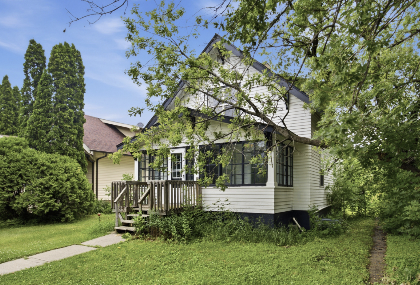 228 9th Street N Property Photo 1