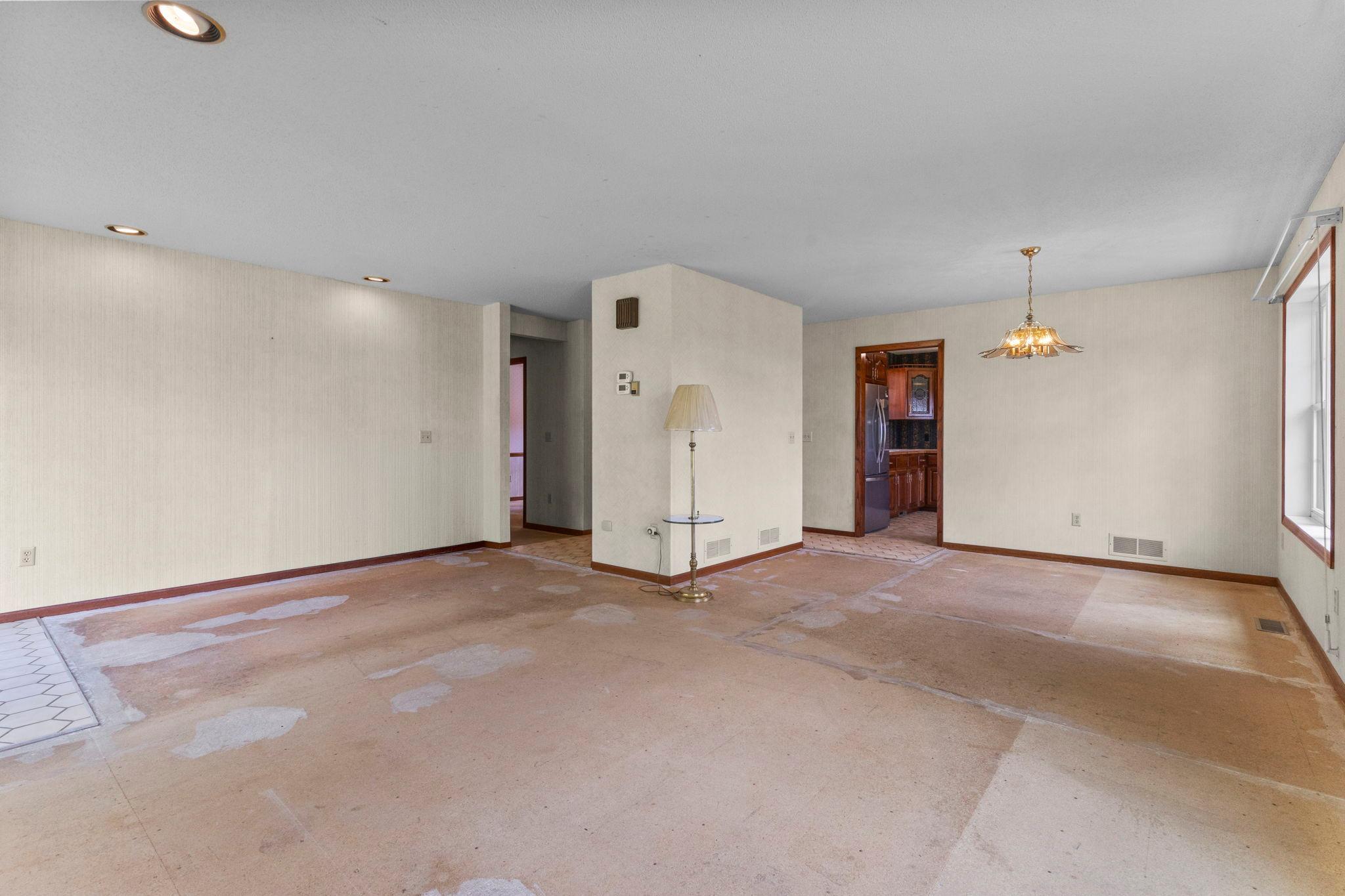 2095 Jamison Avenue Ne Property Photo 4