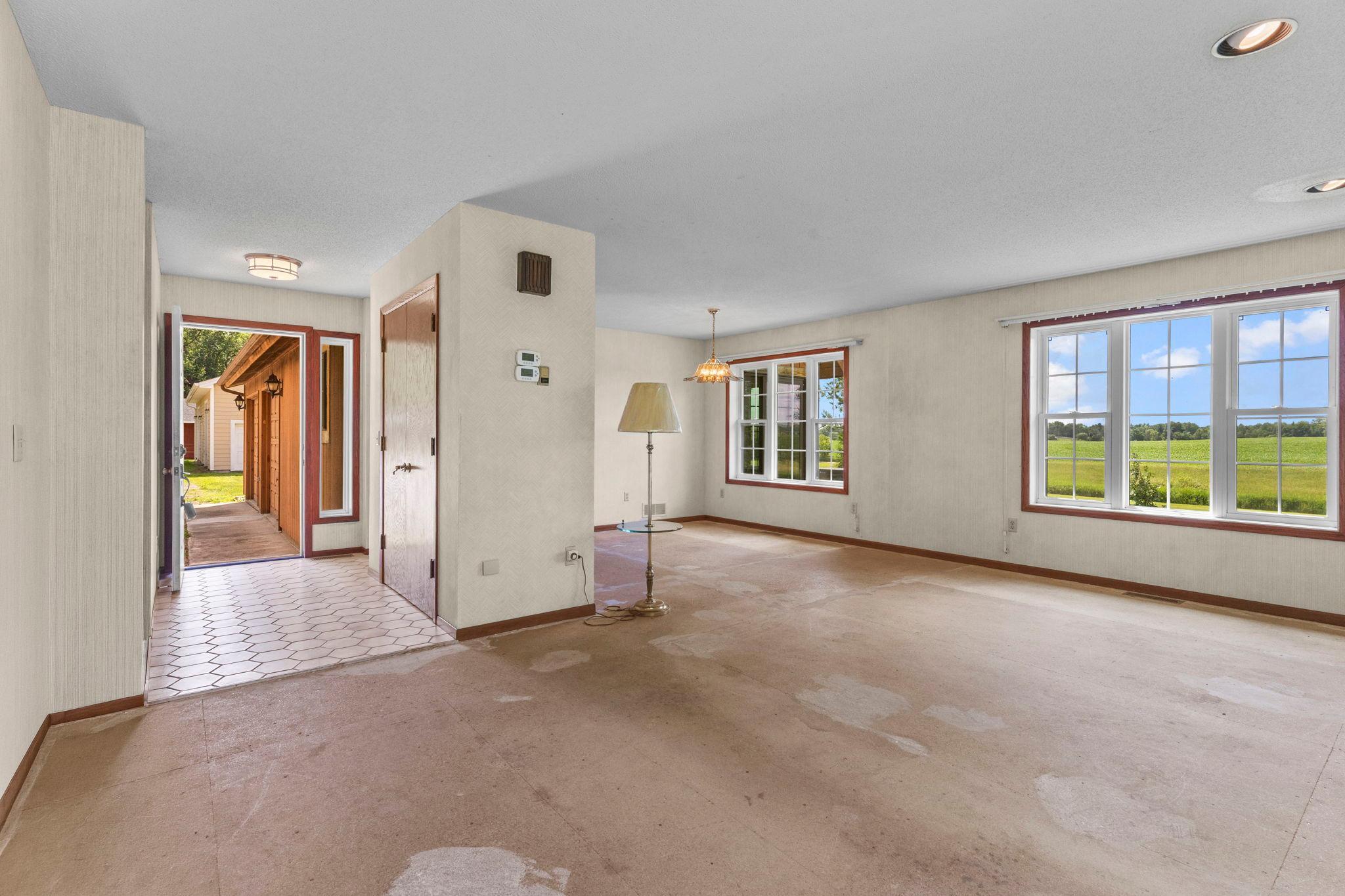 2095 Jamison Avenue Ne Property Photo 5