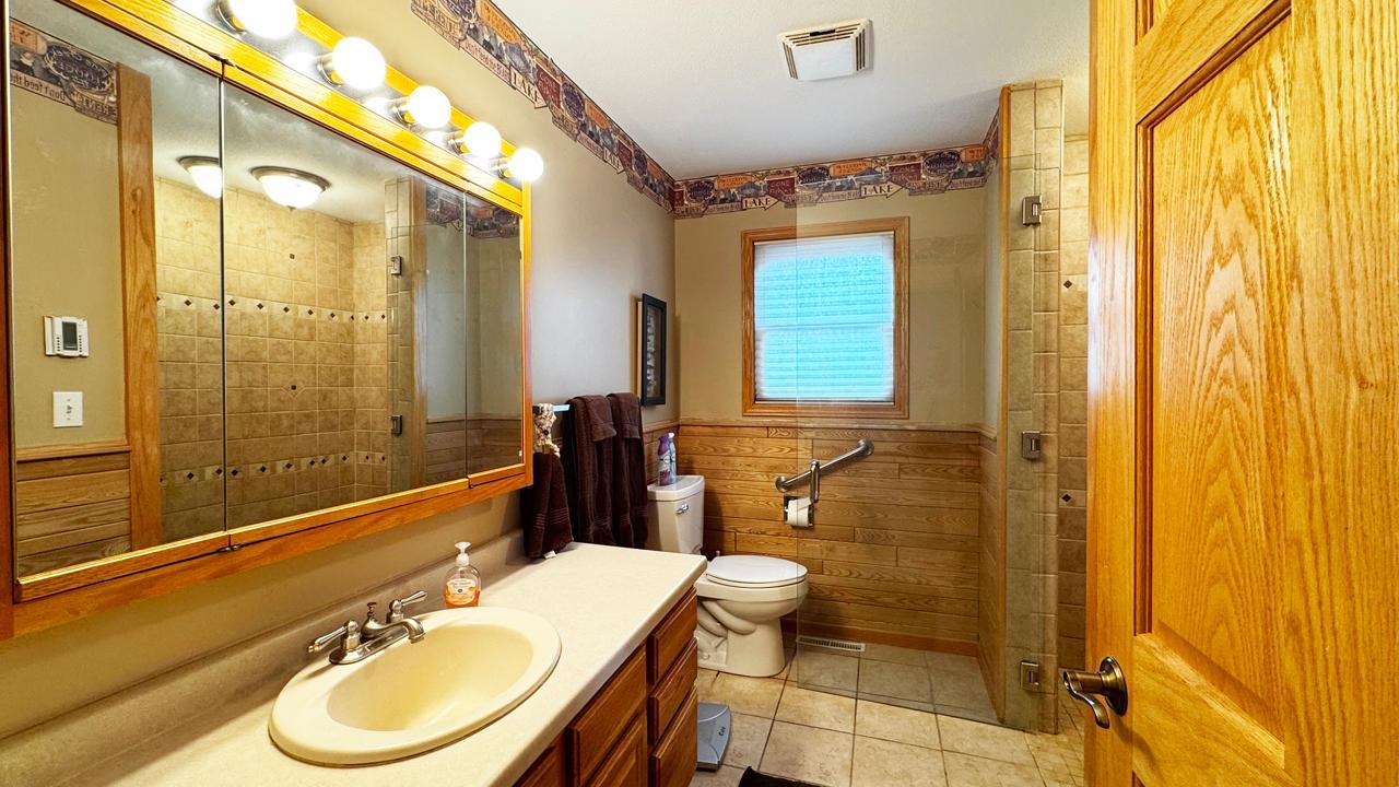 4475 Moccasin Point Road Property Photo 9
