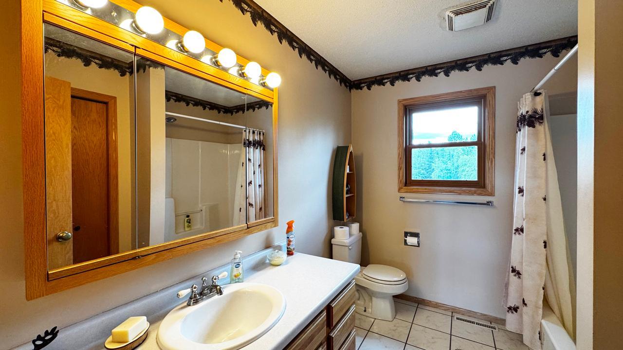 4475 Moccasin Point Road Property Photo 18