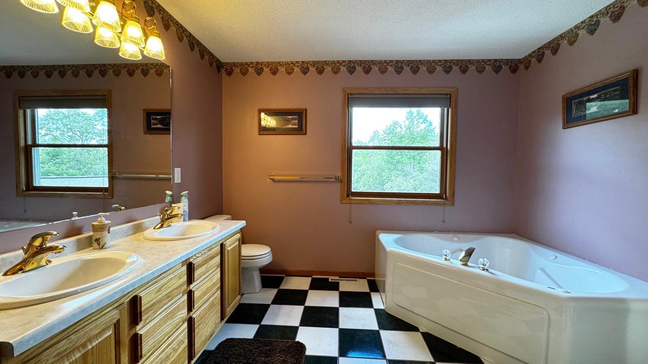 4475 Moccasin Point Road Property Photo 19