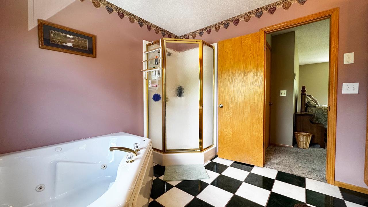 4475 Moccasin Point Road Property Photo 20