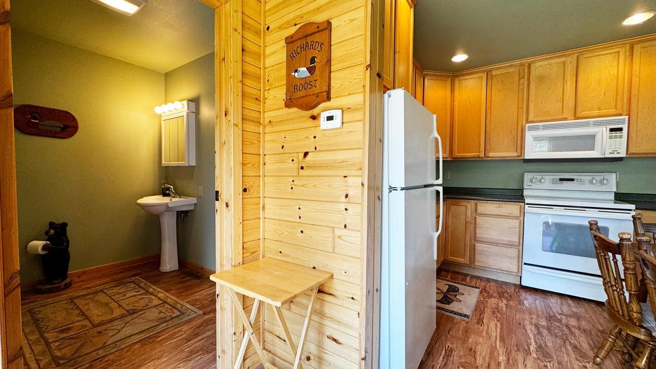 4475 Moccasin Point Road Property Photo 31