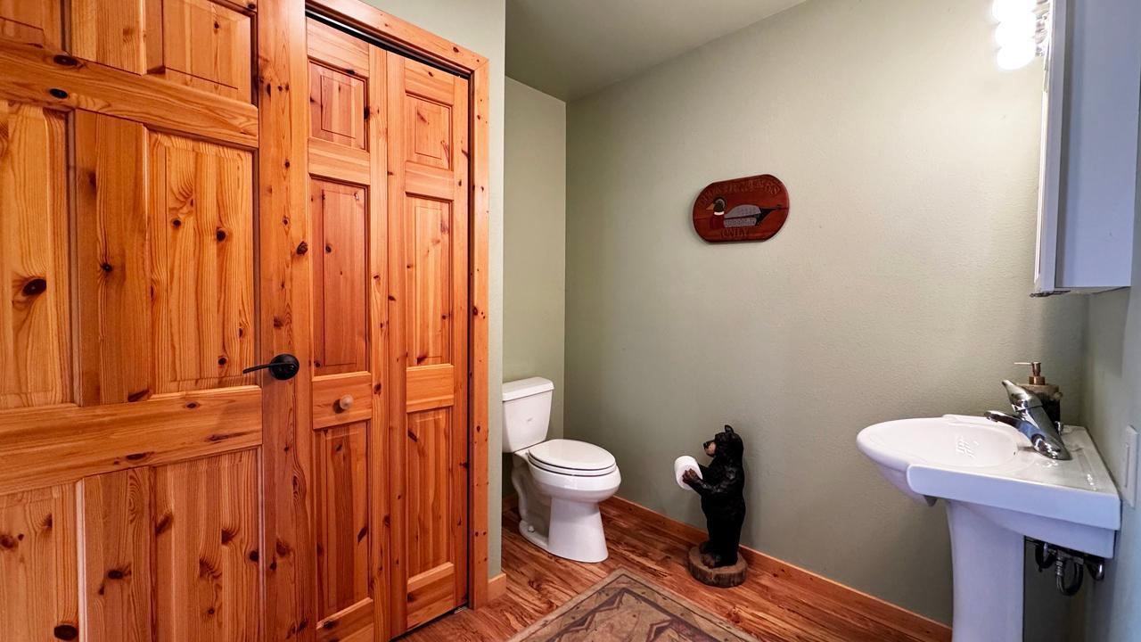 4475 Moccasin Point Road Property Photo 32