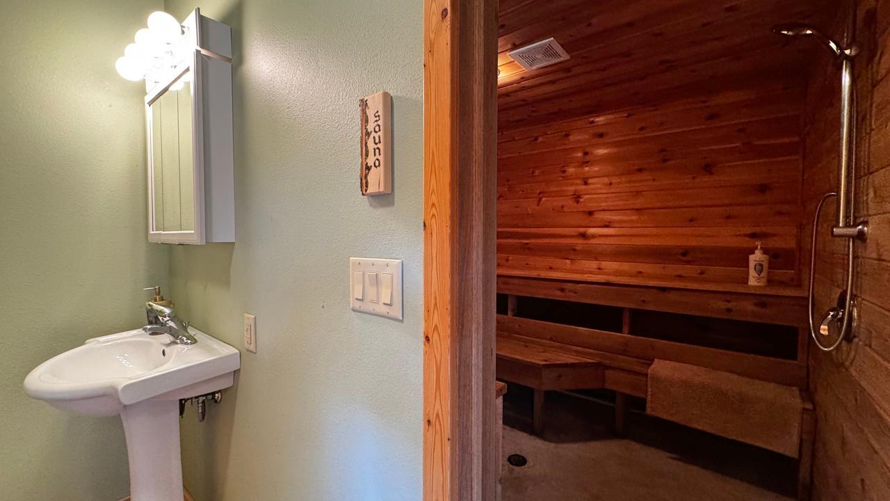 4475 Moccasin Point Road Property Photo 33