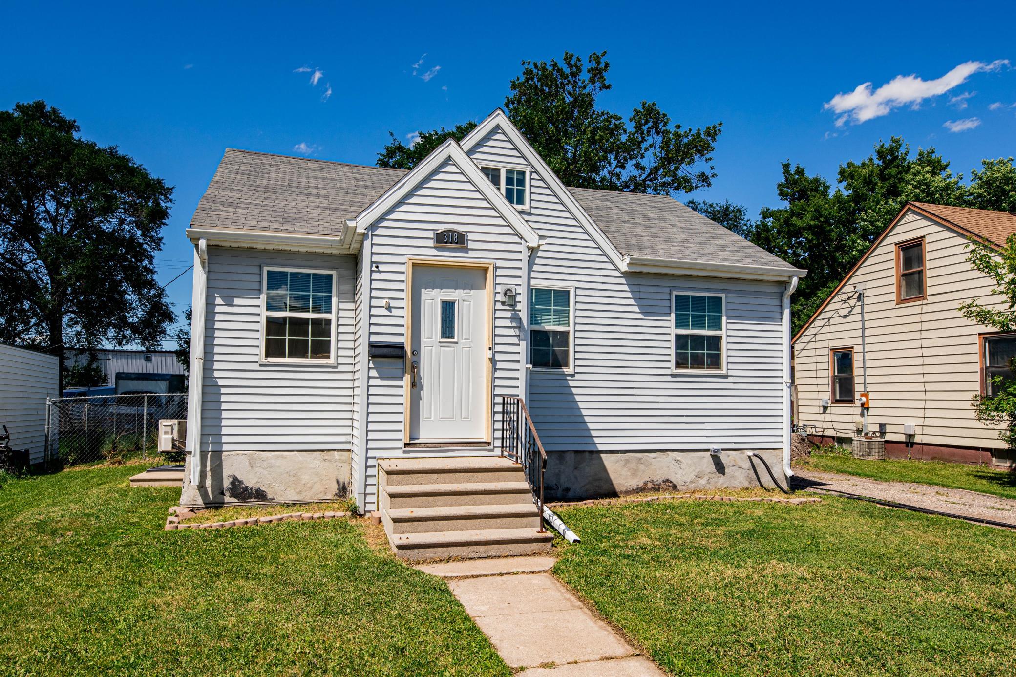 318 1st Avenue E Property Photo 1