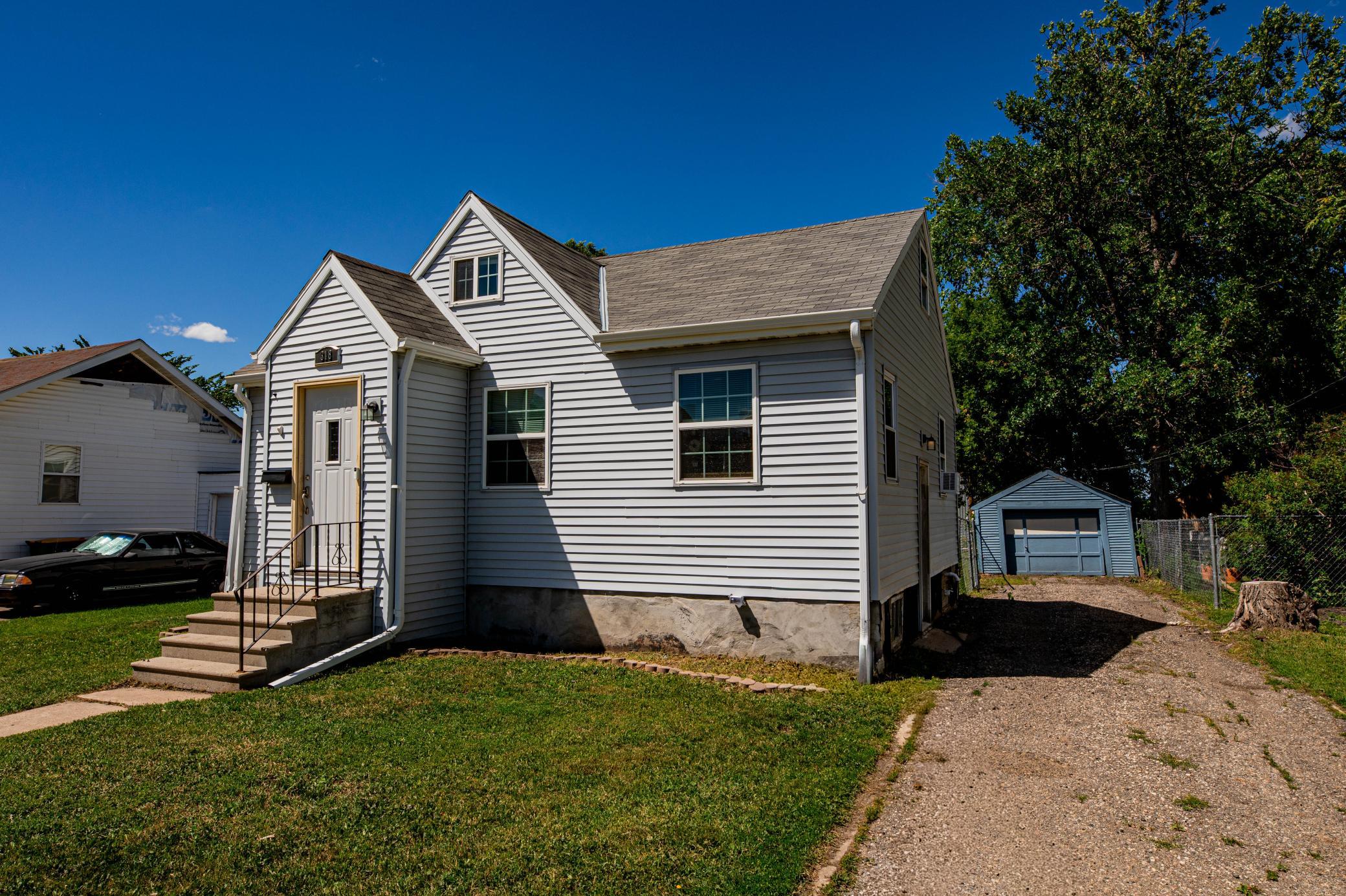 318 1st Avenue E Property Photo 2