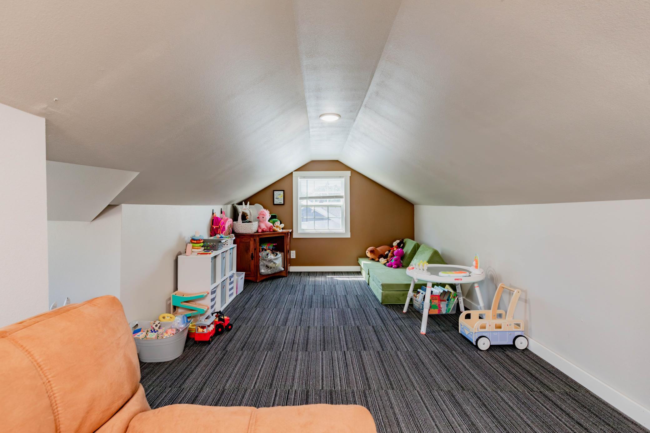 318 1st Avenue E Property Photo 15
