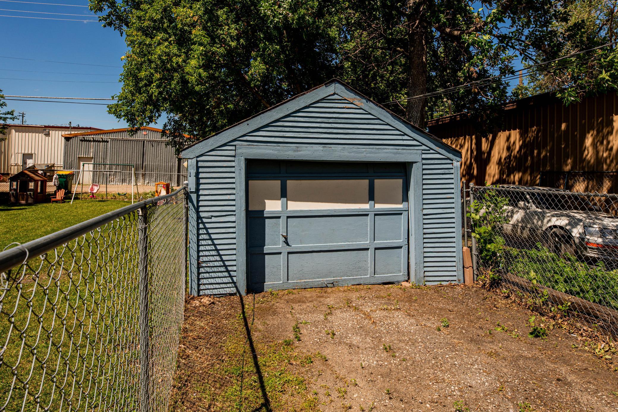 318 1st Avenue E Property Photo 26