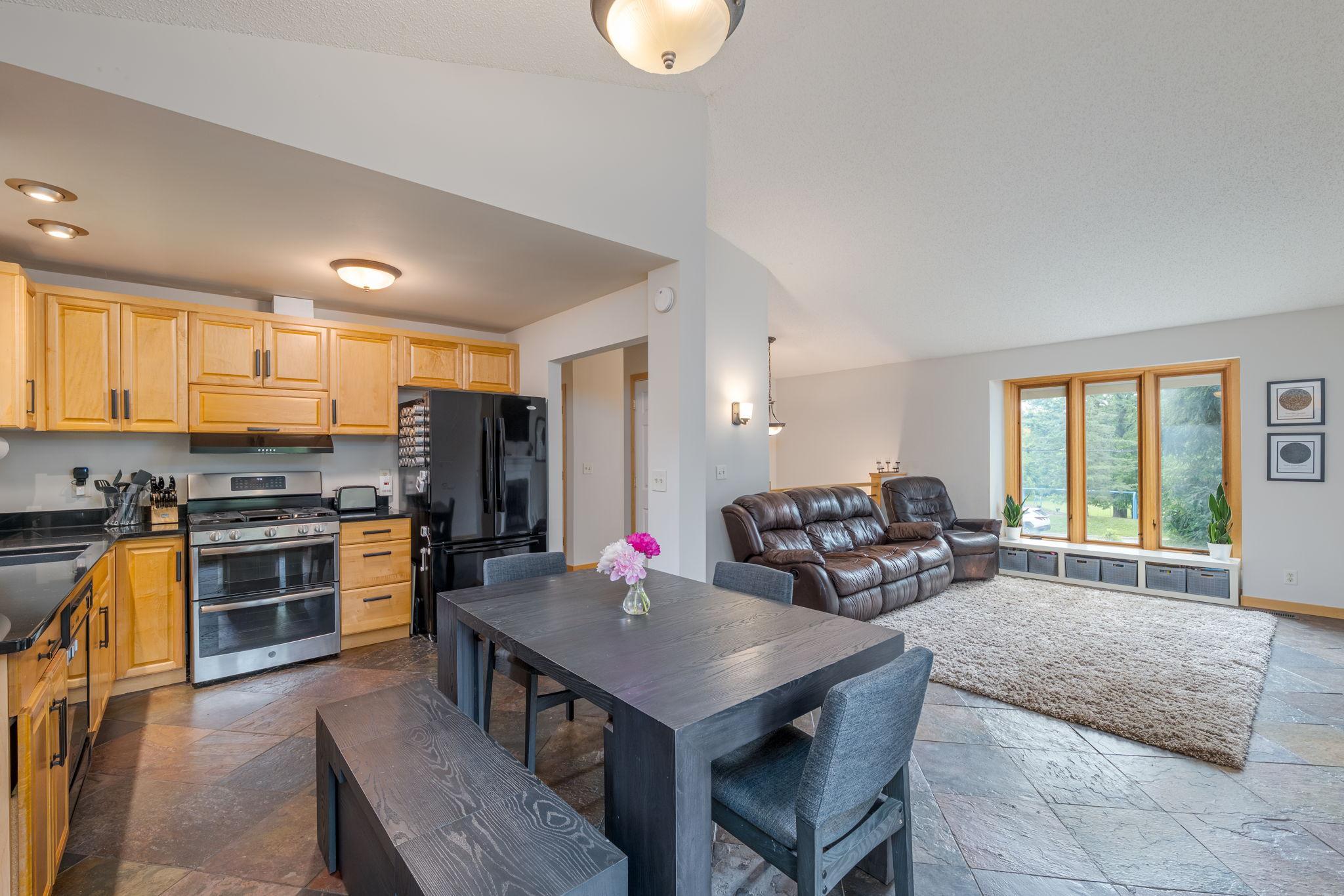 2840 Mayflower Avenue Property Photo 4