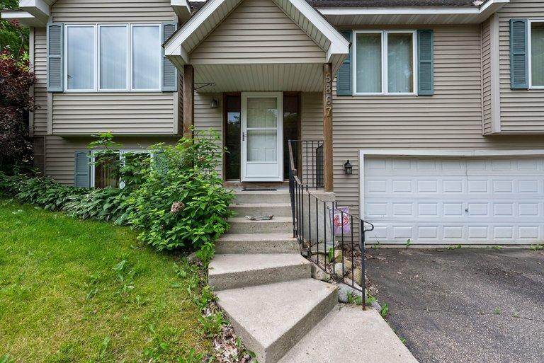 5867 Bartlett Boulevard Property Photo 3