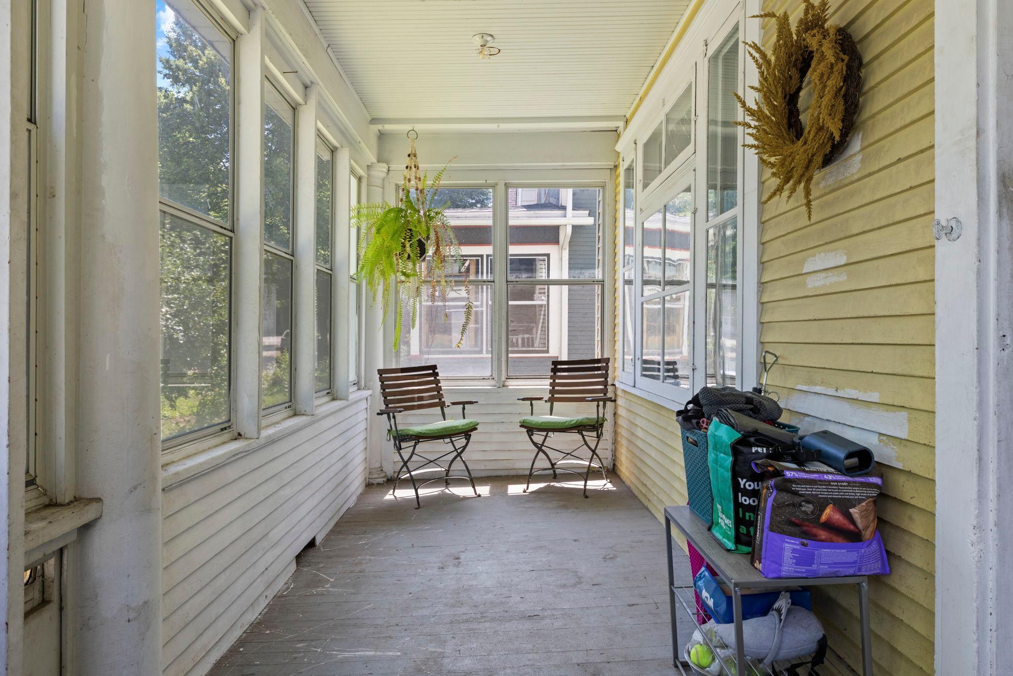 553 Manomin Avenue Property Photo 4