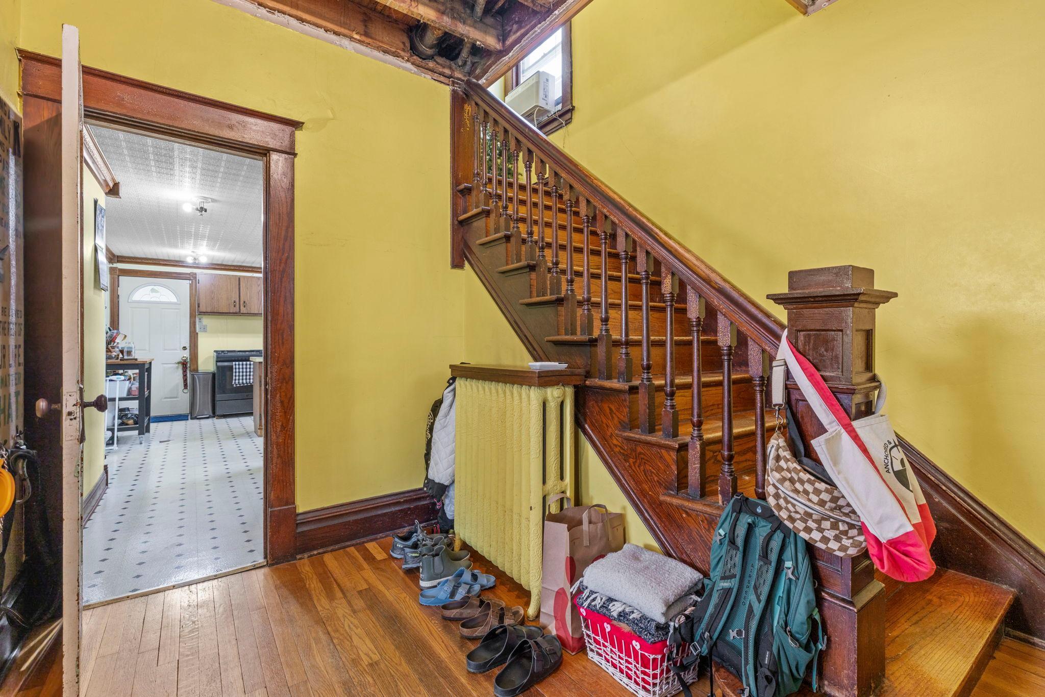553 Manomin Avenue Property Photo 7