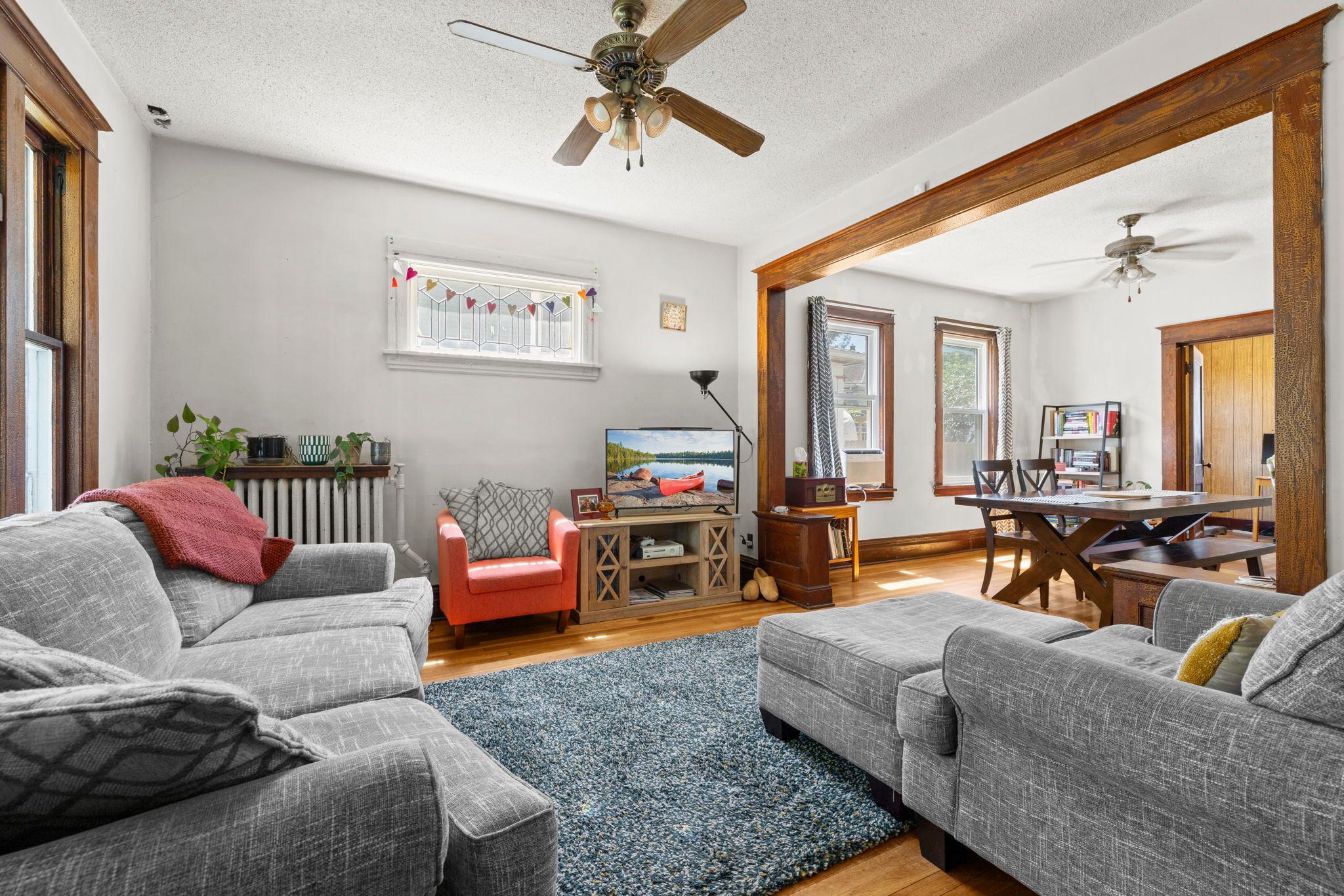 553 Manomin Avenue Property Photo 9