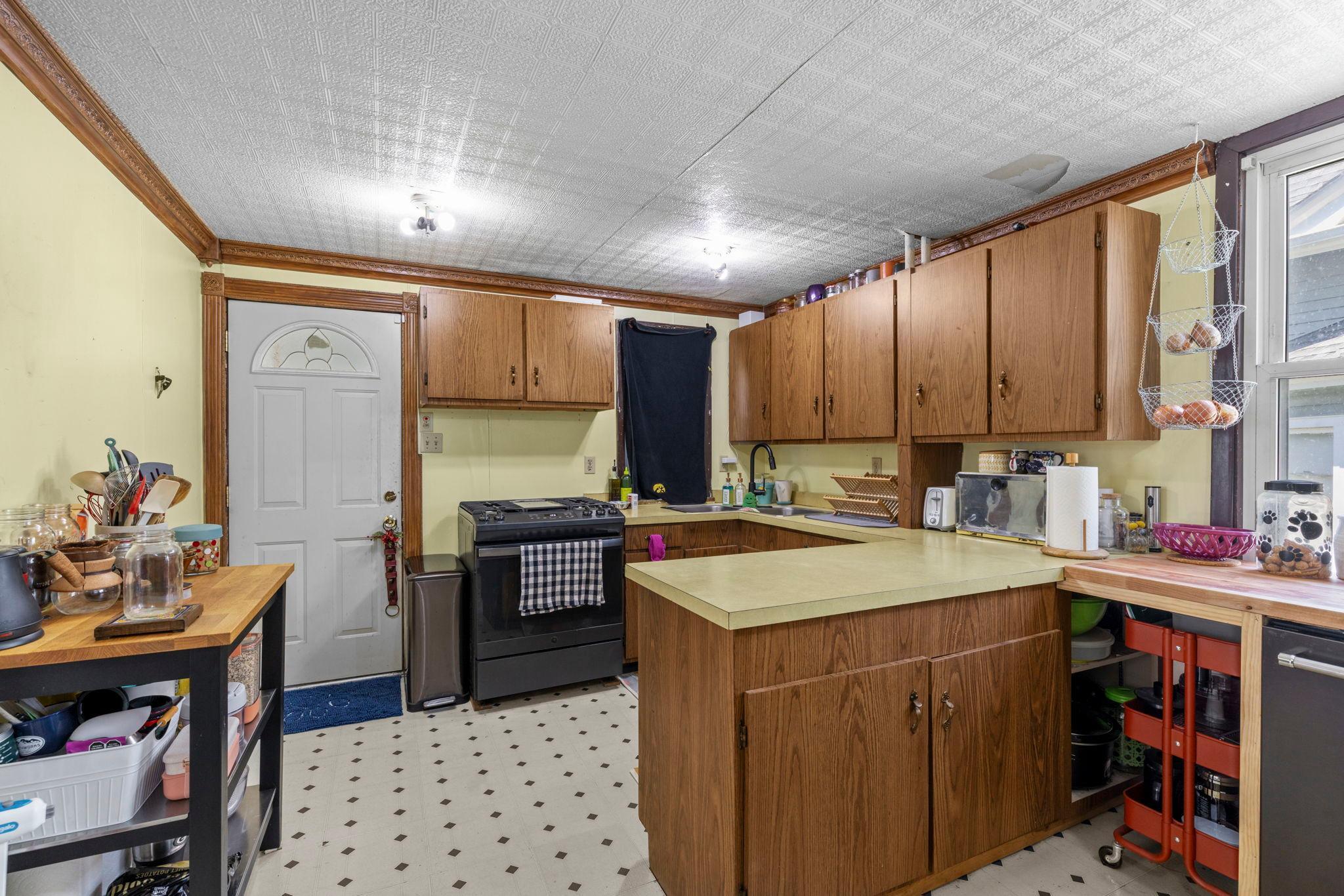 553 Manomin Avenue Property Photo 16