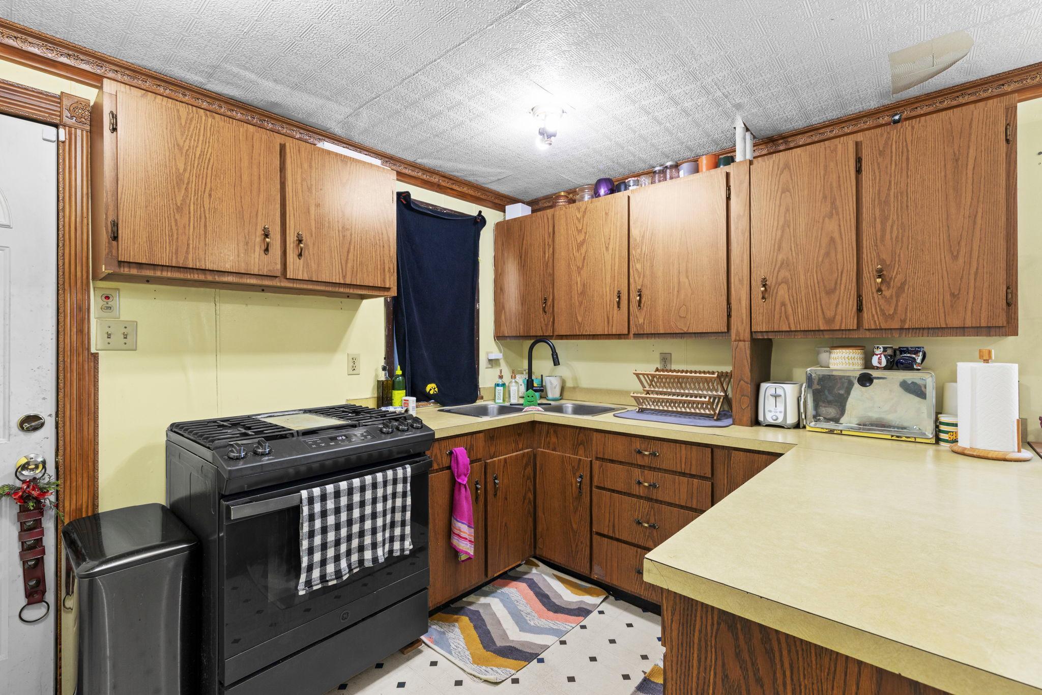 553 Manomin Avenue Property Photo 17