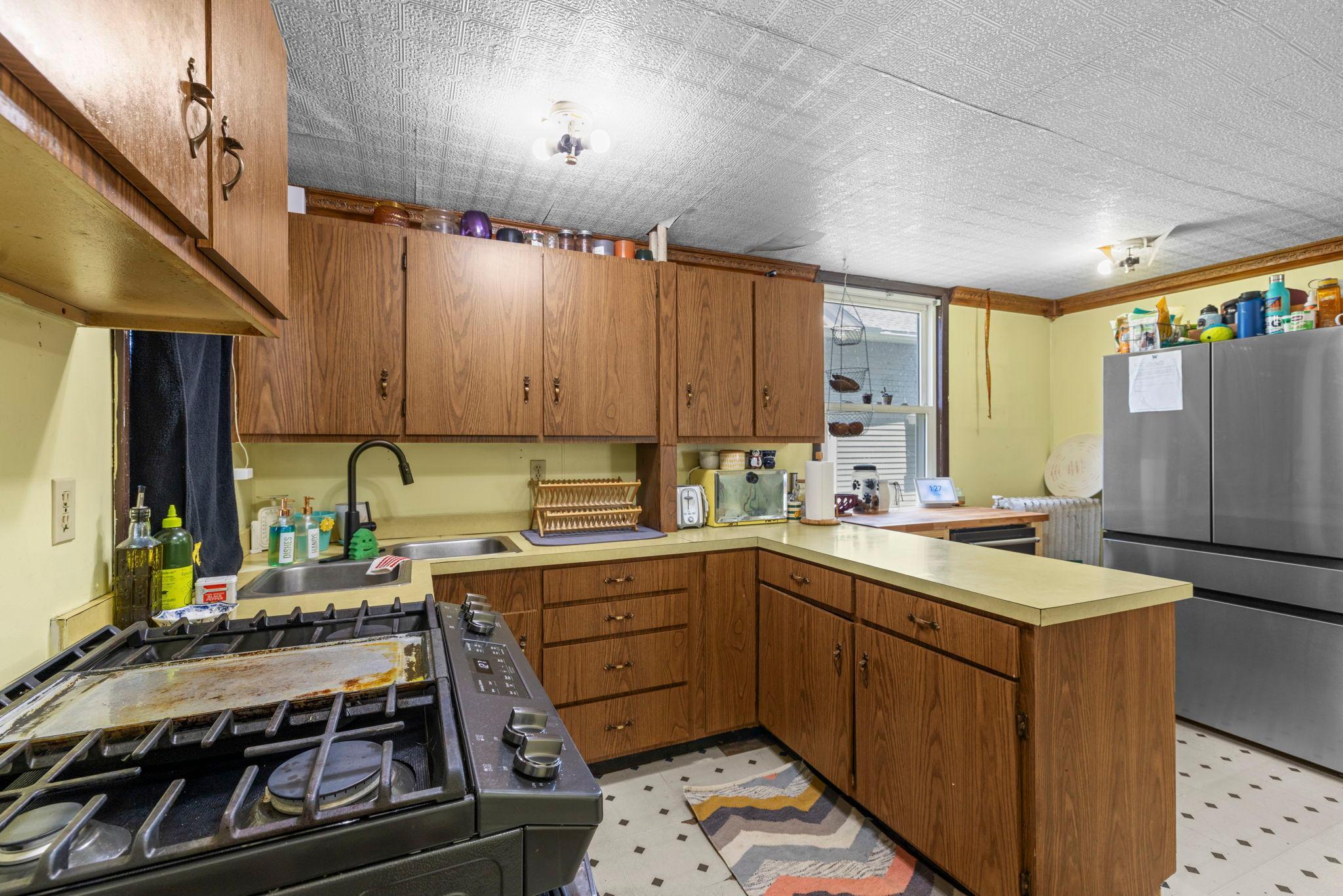 553 Manomin Avenue Property Photo 18