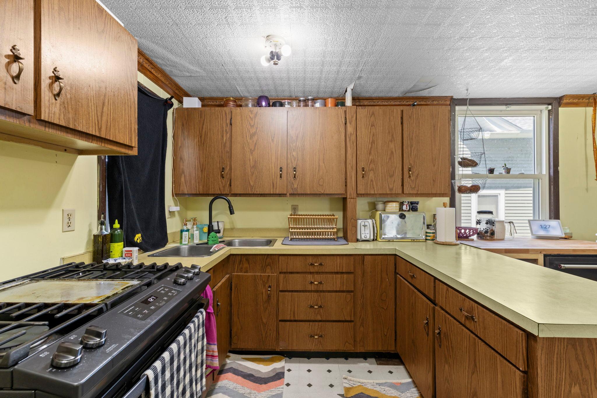 553 Manomin Avenue Property Photo 19