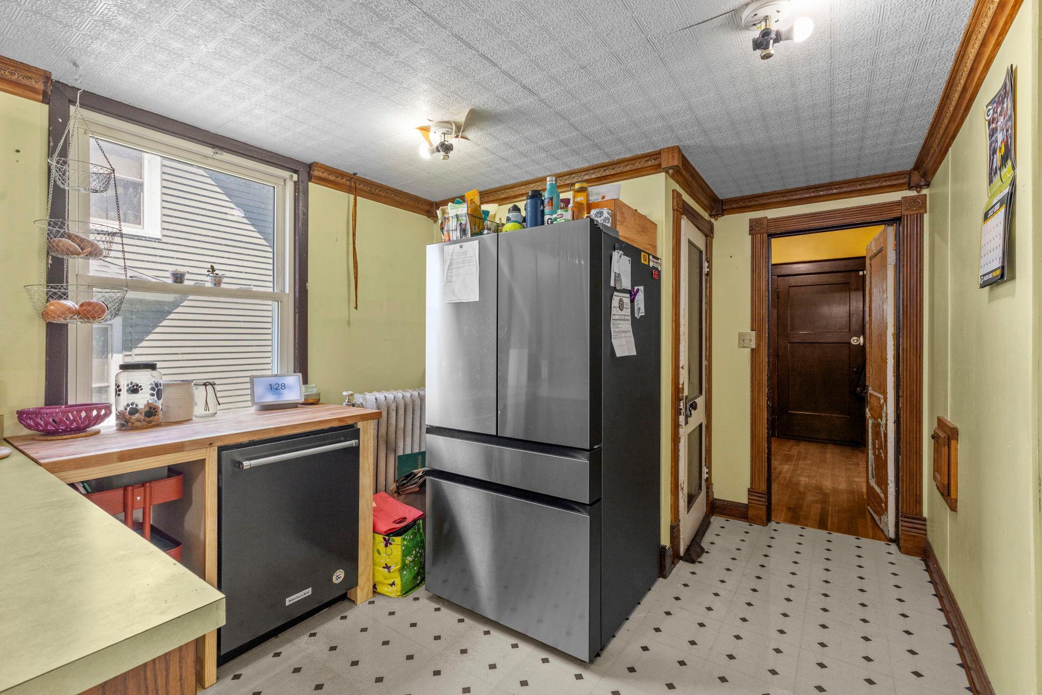 553 Manomin Avenue Property Photo 20