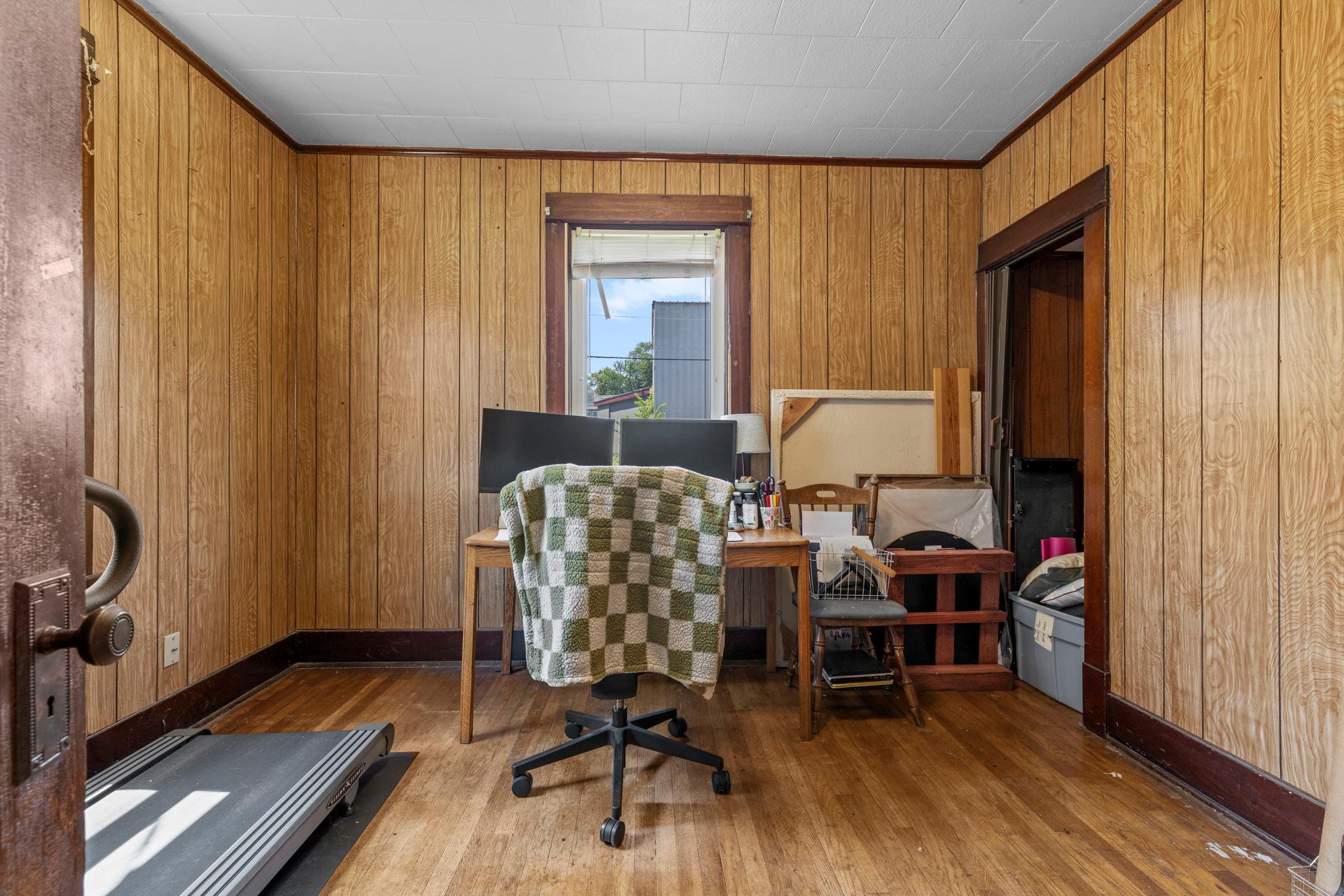 553 Manomin Avenue Property Photo 22