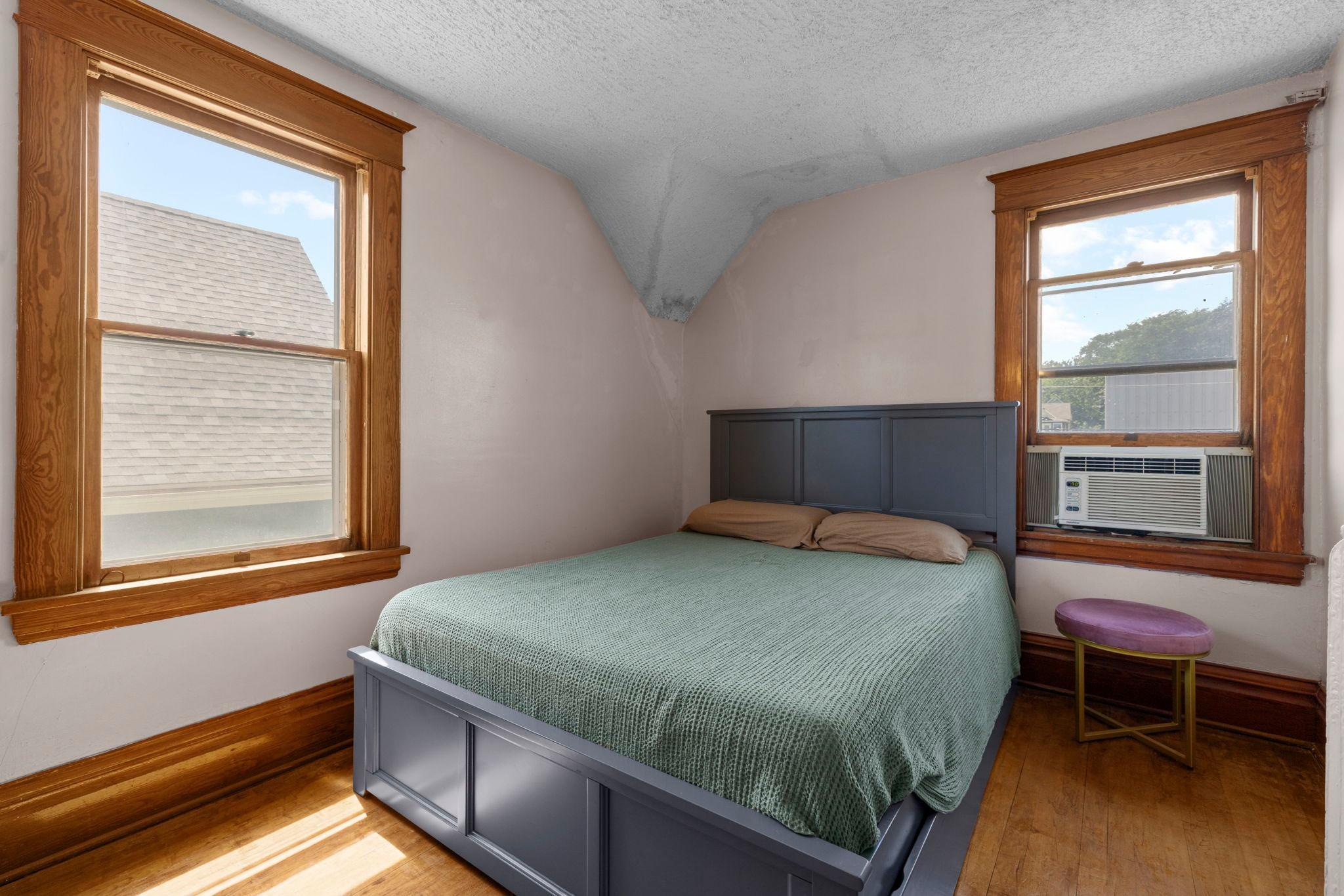 553 Manomin Avenue Property Photo 24
