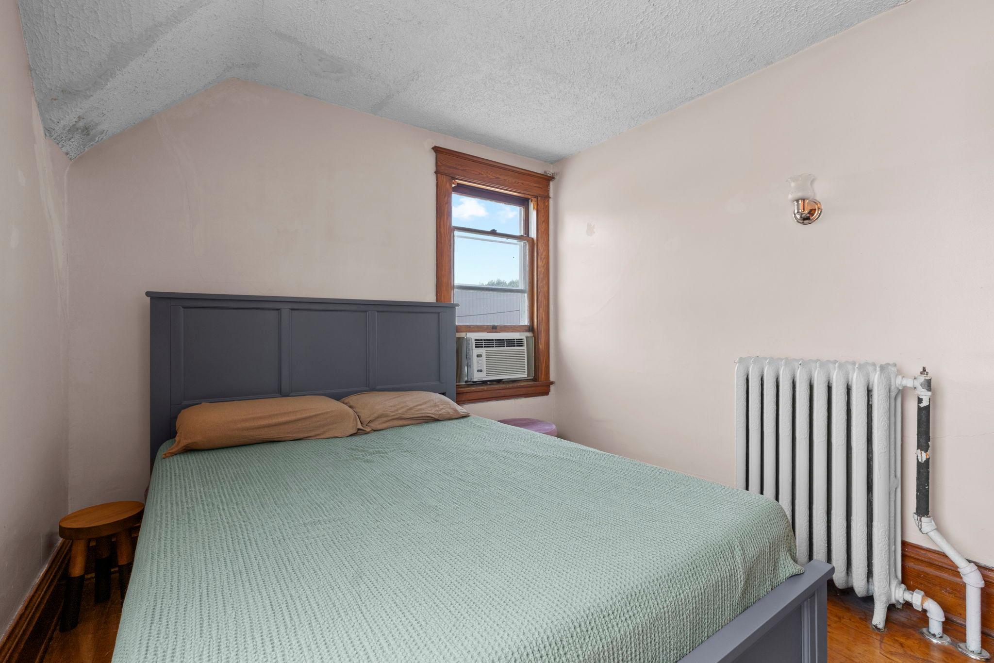 553 Manomin Avenue Property Photo 25