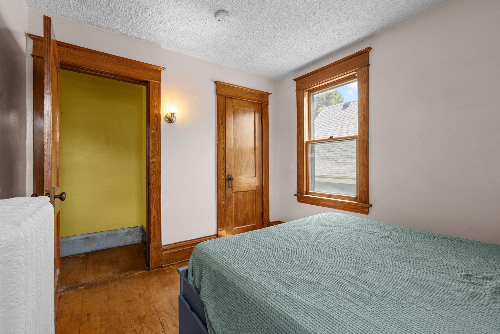 553 Manomin Avenue Property Photo 26
