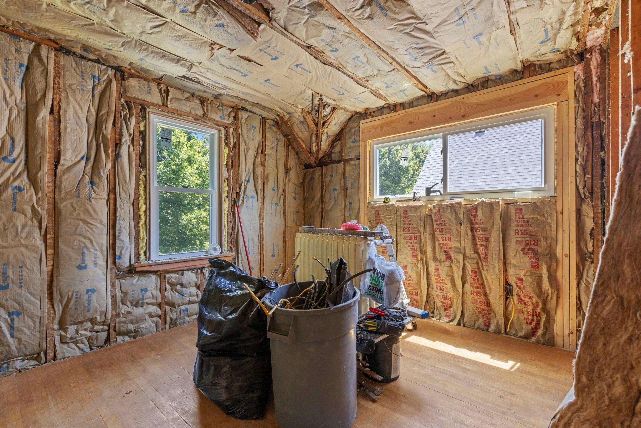 553 Manomin Avenue Property Photo 32