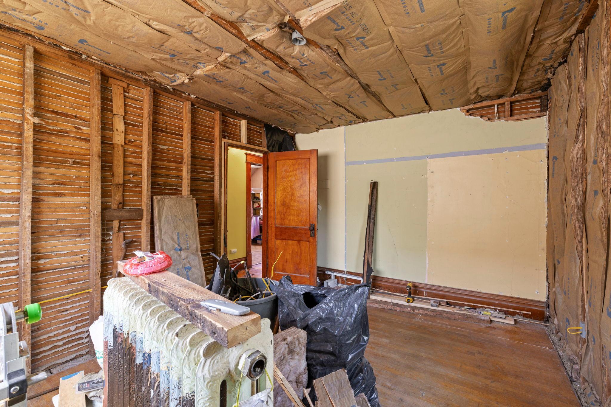 553 Manomin Avenue Property Photo 34