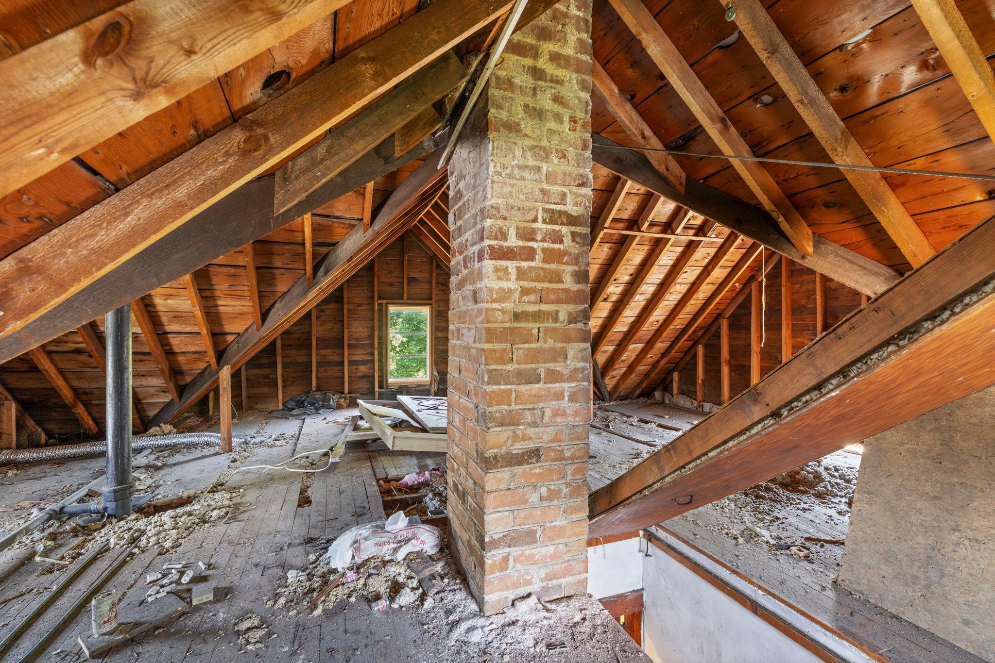 553 Manomin Avenue Property Photo 36
