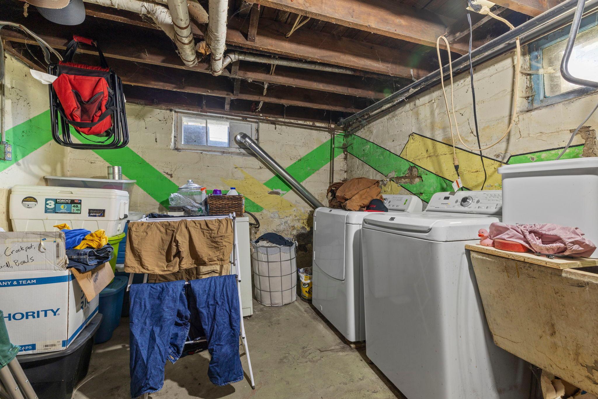 553 Manomin Avenue Property Photo 38