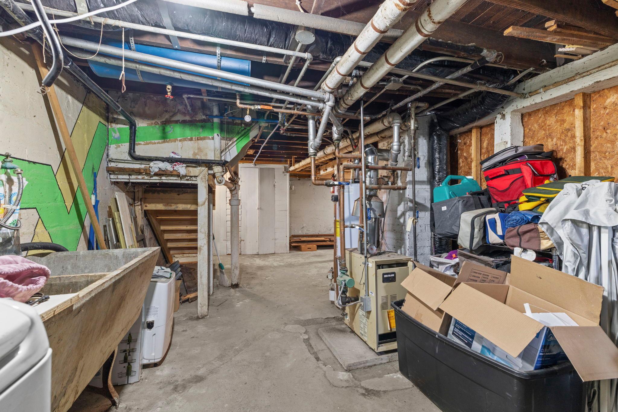 553 Manomin Avenue Property Photo 39