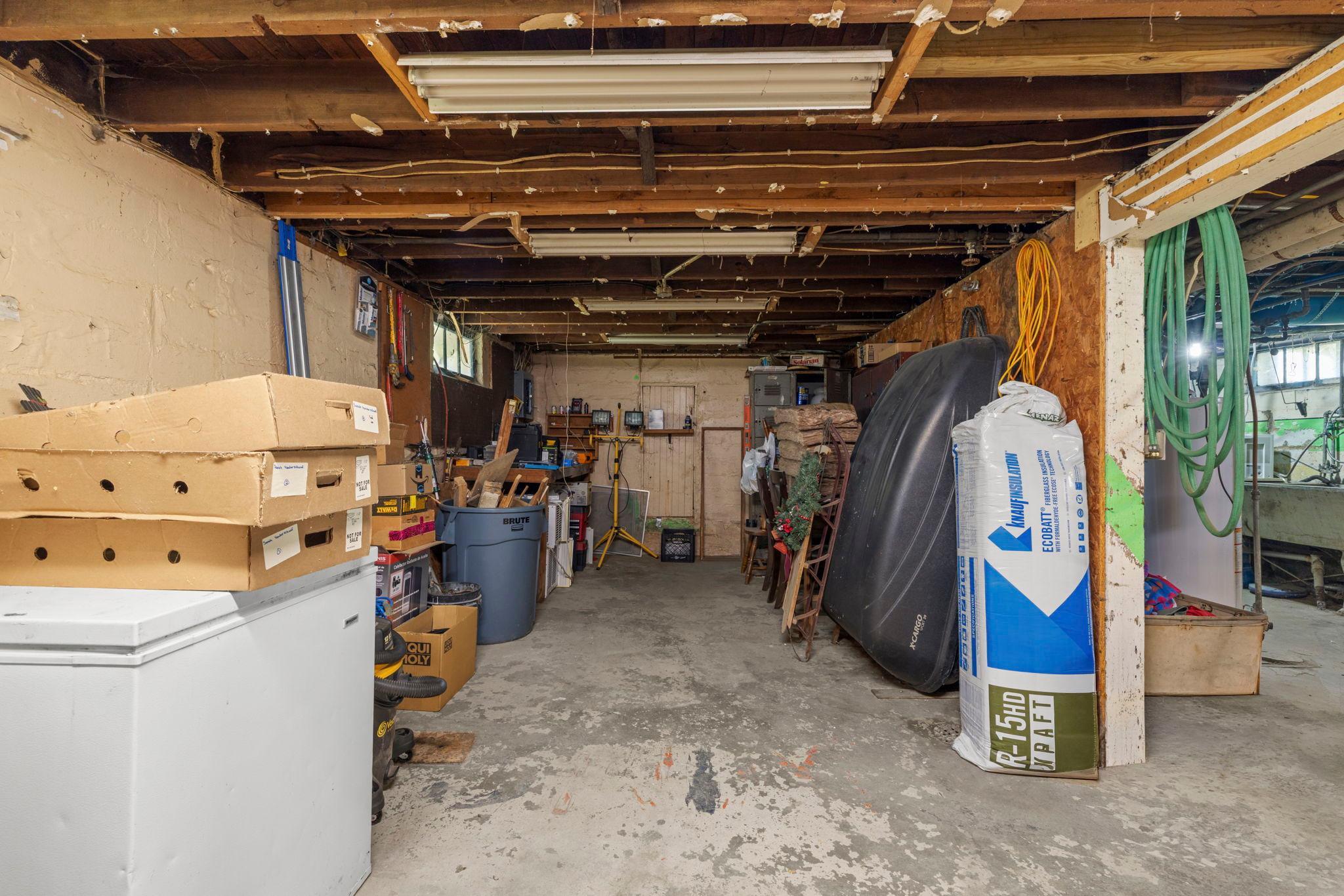 553 Manomin Avenue Property Photo 40