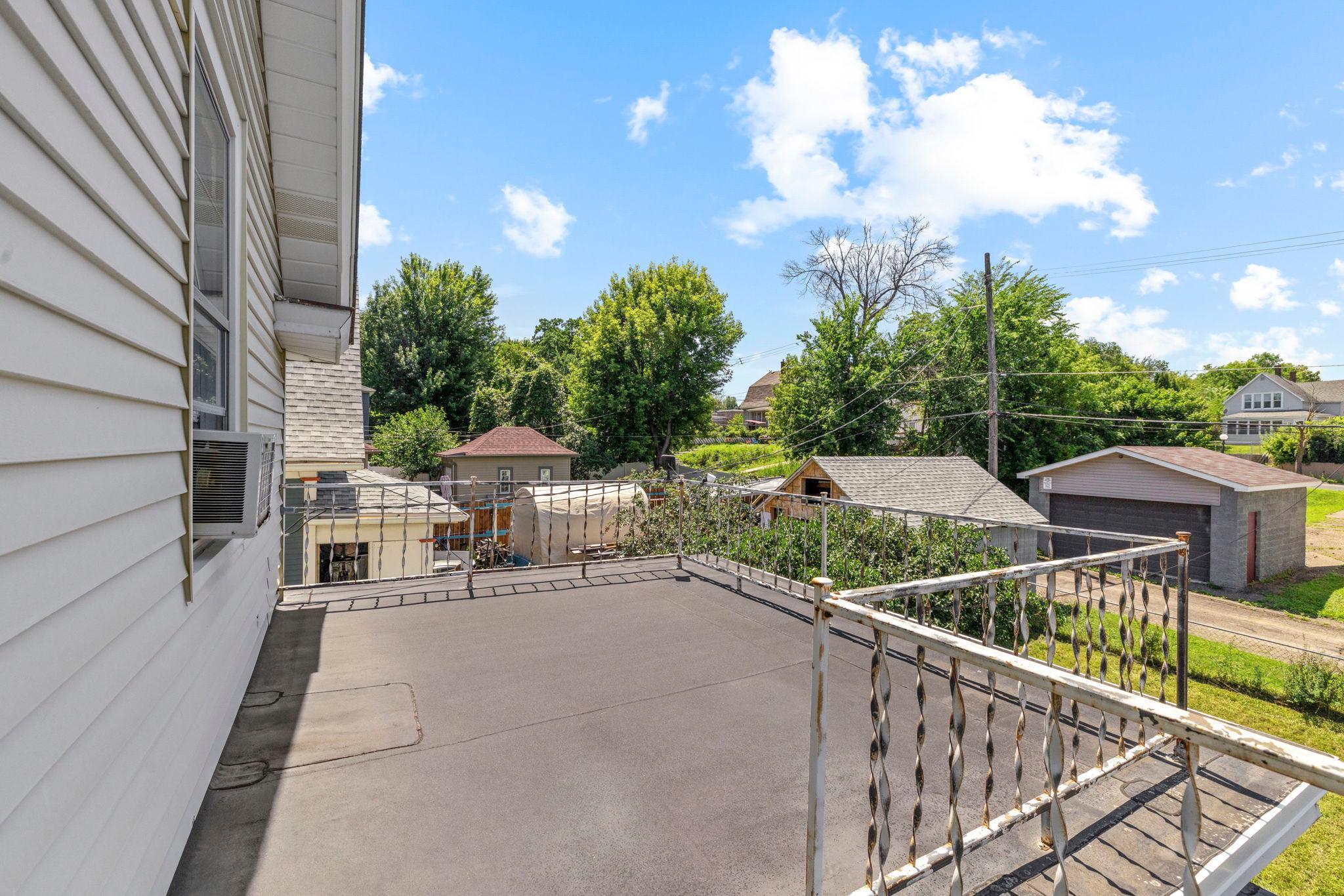 553 Manomin Avenue Property Photo 41