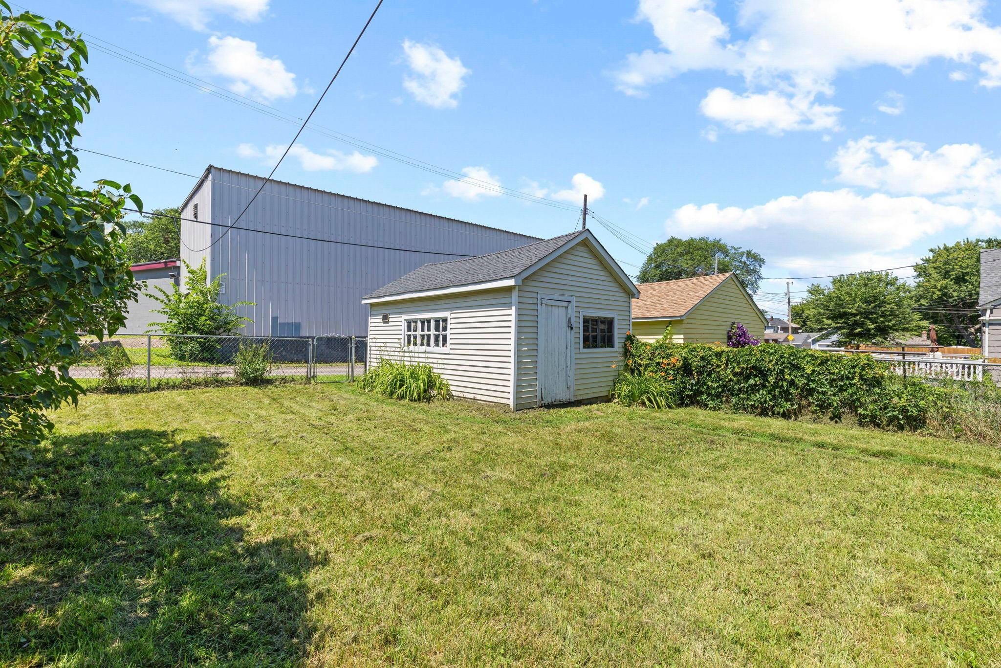 553 Manomin Avenue Property Photo 45