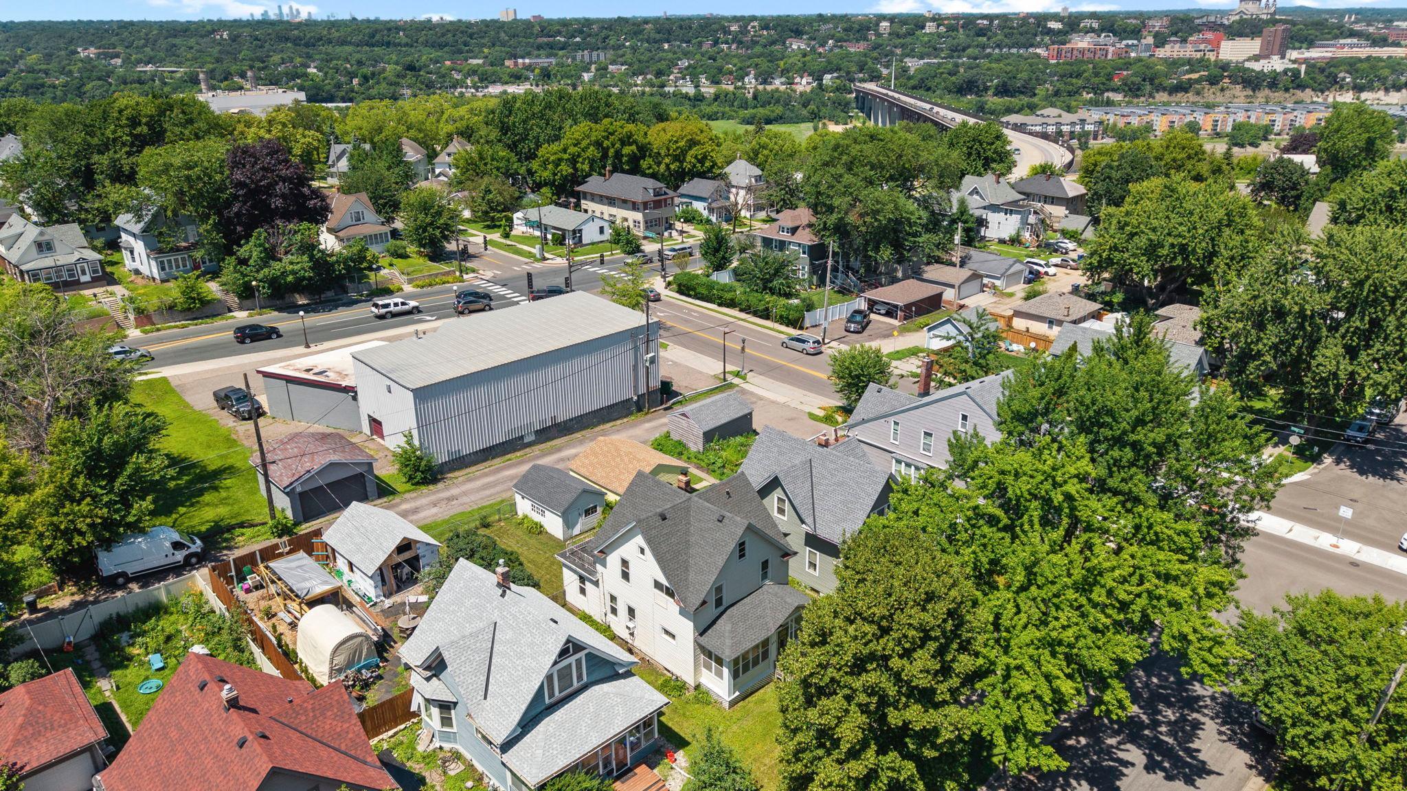 553 Manomin Avenue Property Photo 49