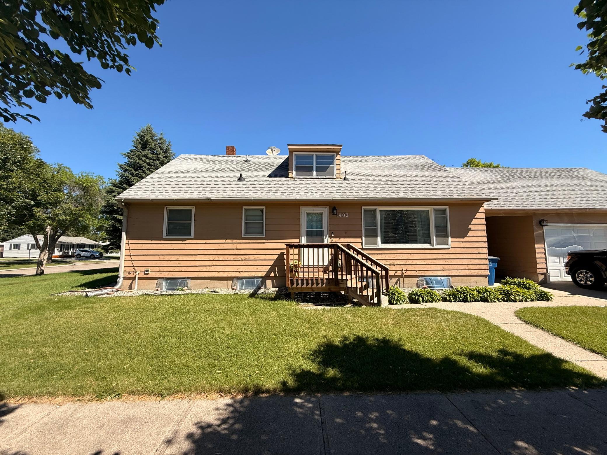 1902 8th Avenue N Property Photo 1