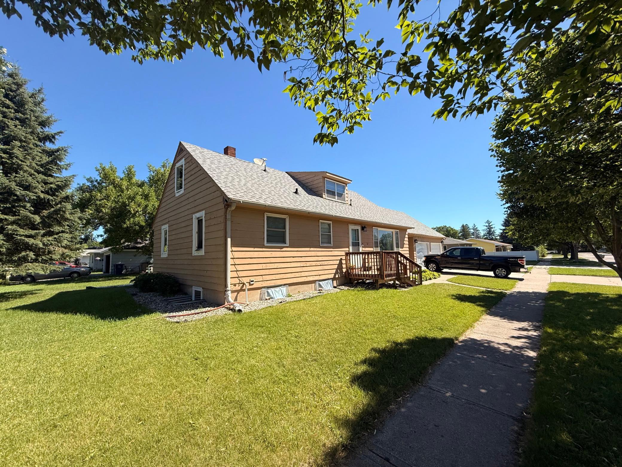 1902 8th Avenue N Property Photo 2
