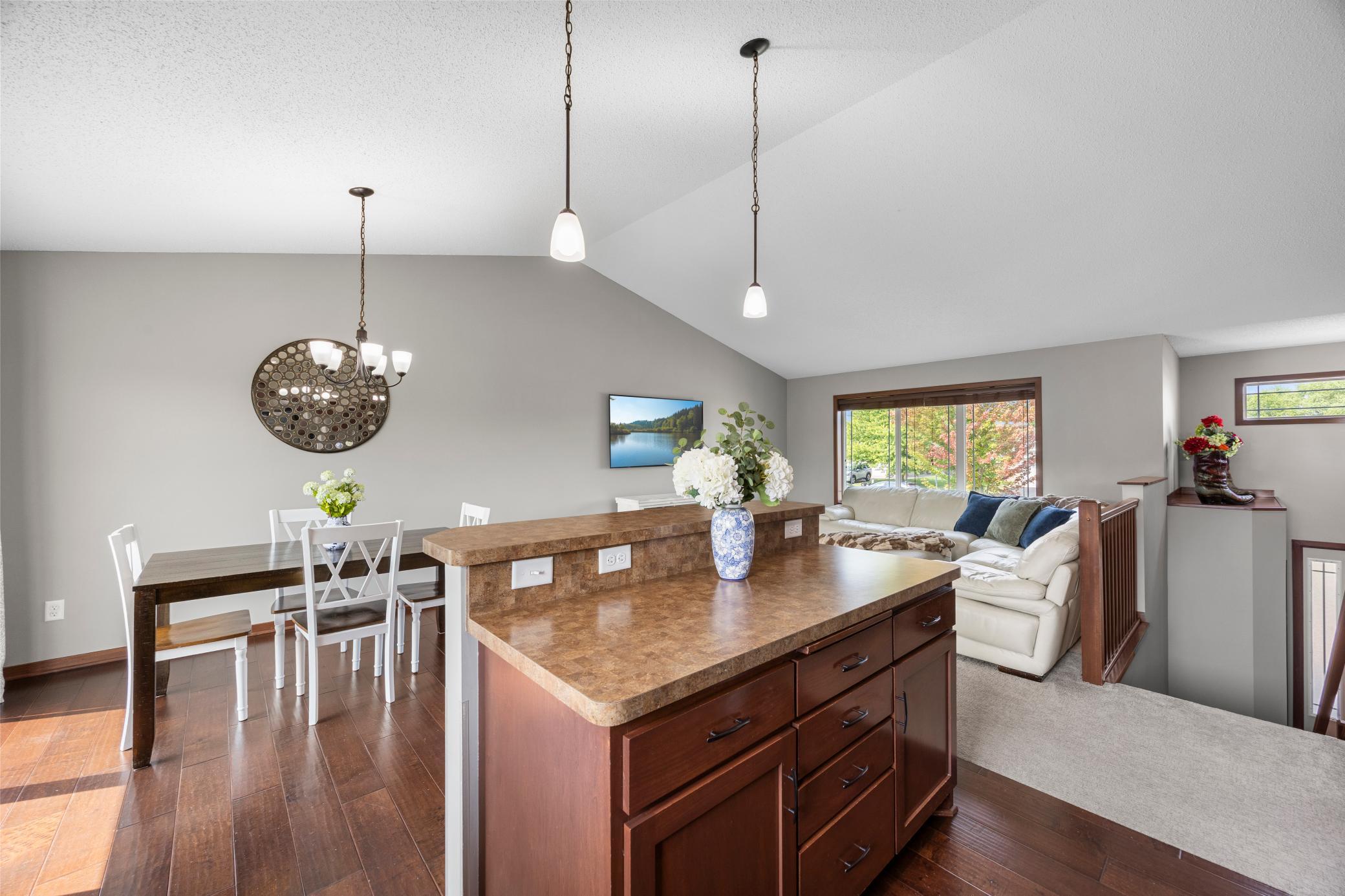 7391 Kahler Circle Ne Property Photo 8