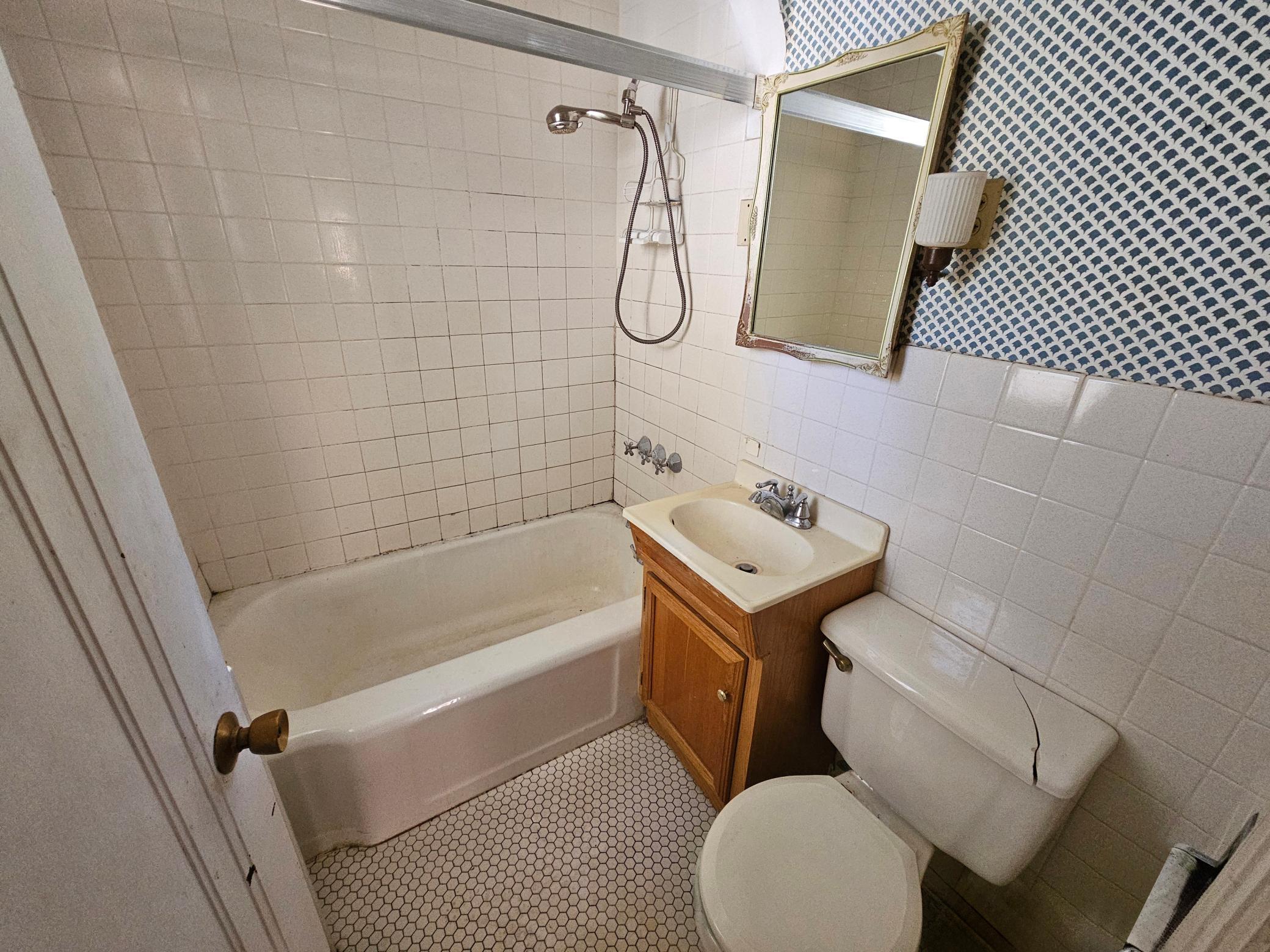 1361 Scheffer Avenue Property Photo 4
