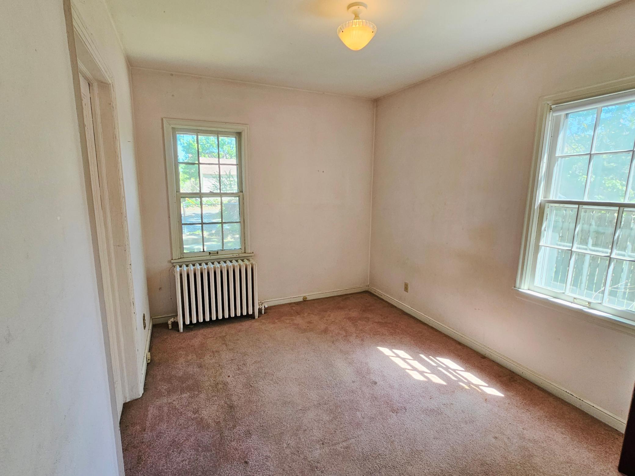 1361 Scheffer Avenue Property Photo 5