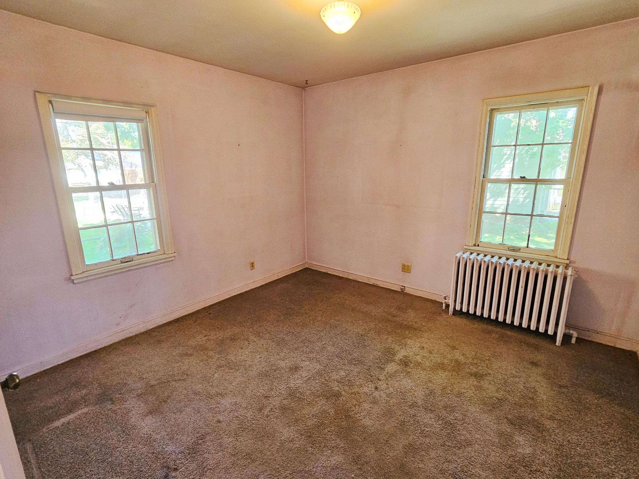 1361 Scheffer Avenue Property Photo 6