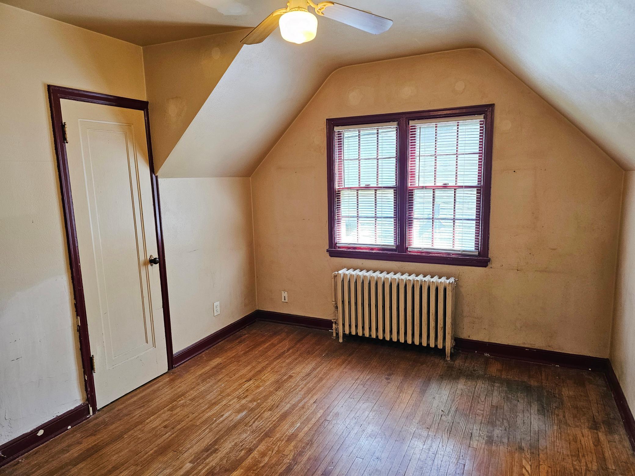1361 Scheffer Avenue Property Photo 12