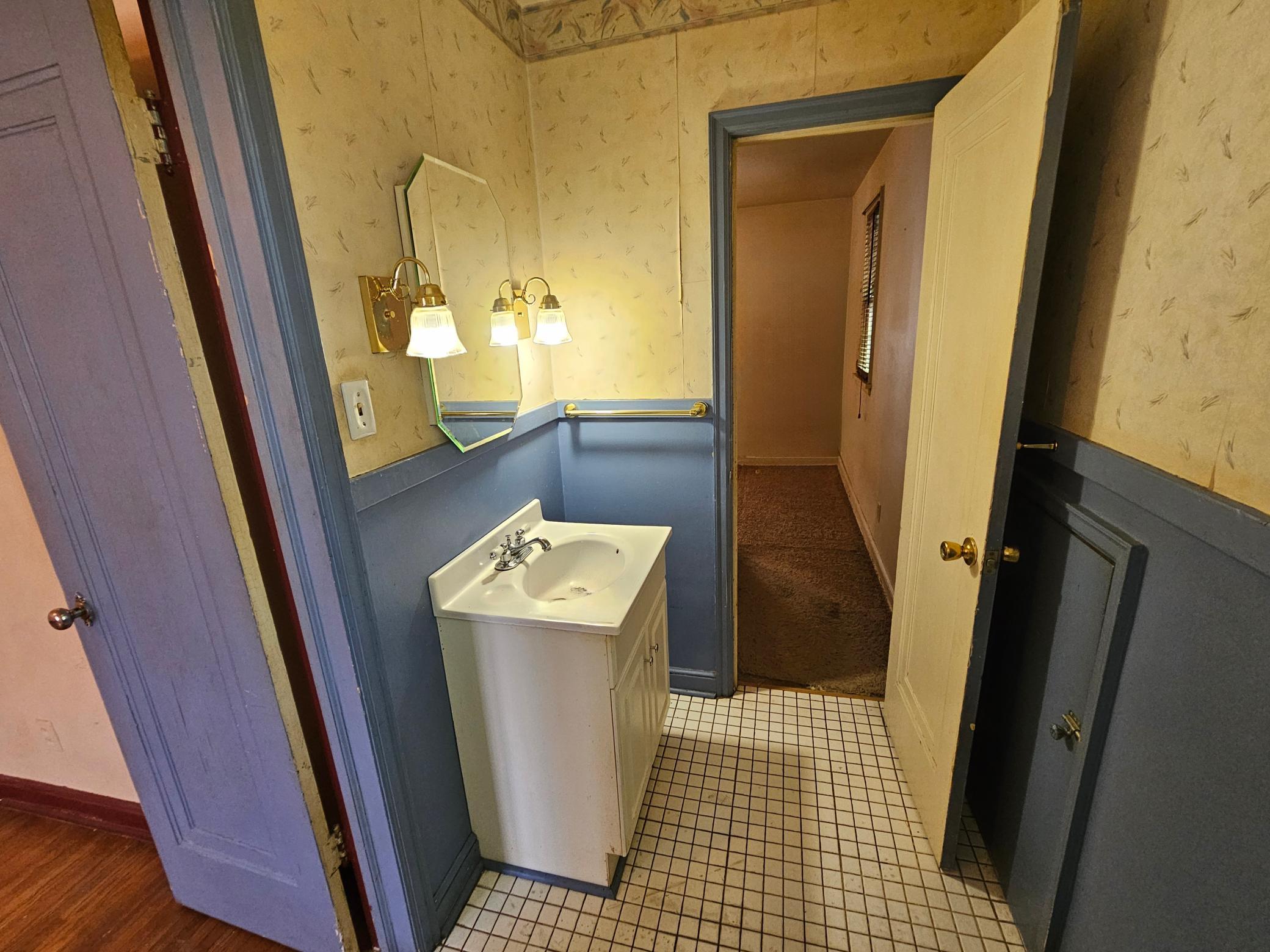 1361 Scheffer Avenue Property Photo 13