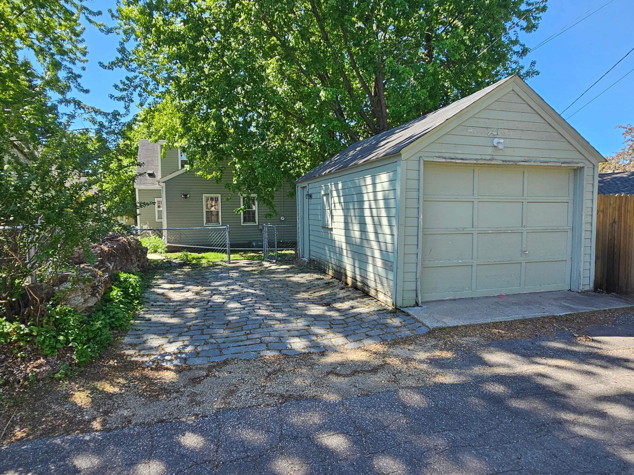 1361 Scheffer Avenue Property Photo 16