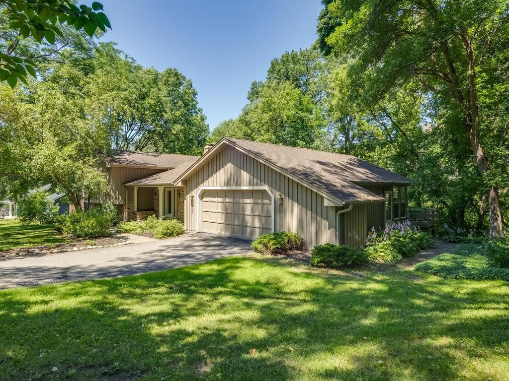 15208 Crown Drive Property Photo 2