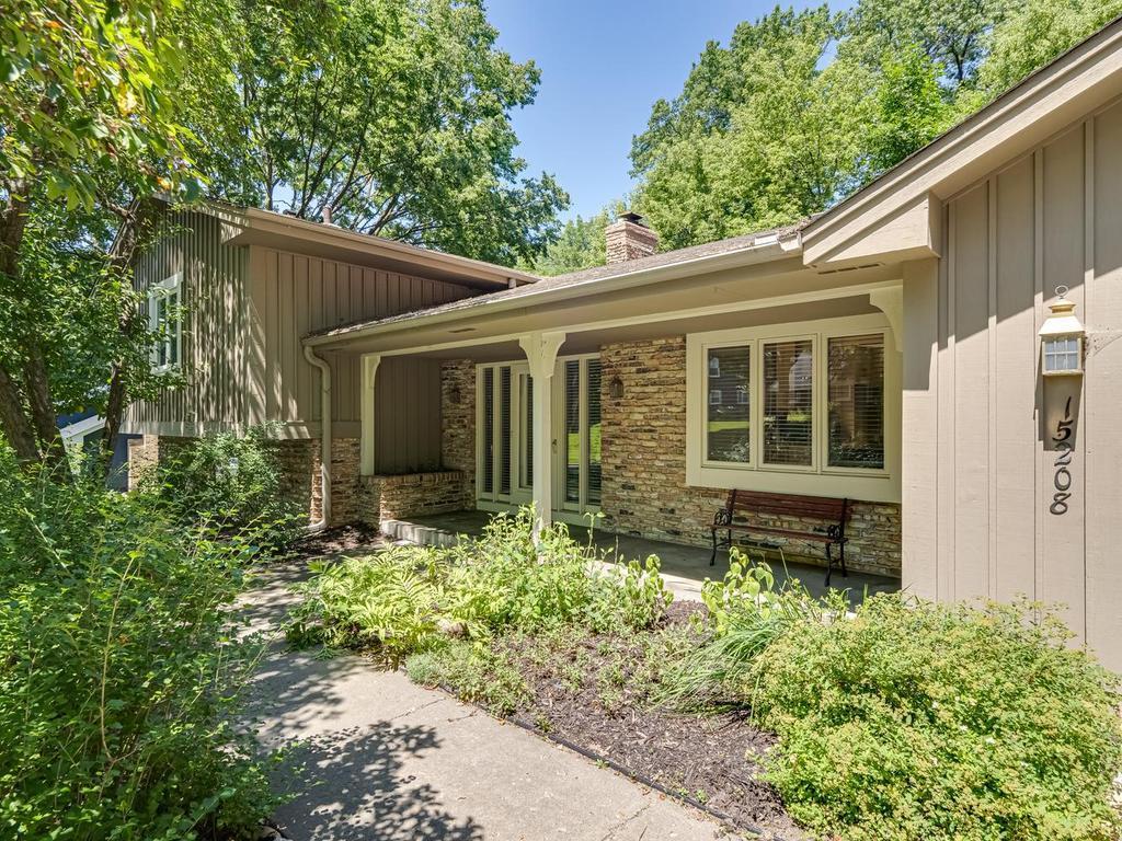 15208 Crown Drive Property Photo 4