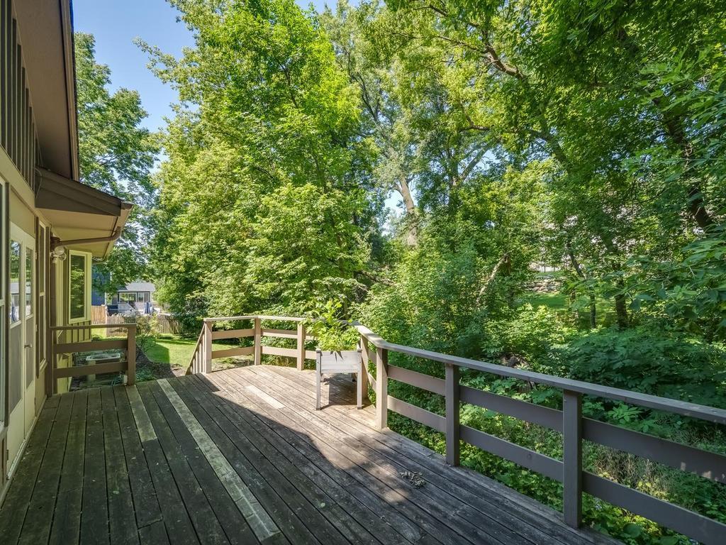 15208 Crown Drive Property Photo 7